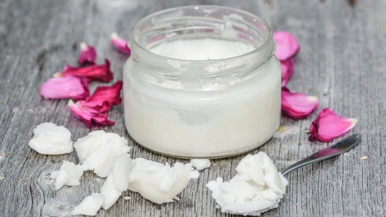 DIY: Haz una crema casera para rasurar con aceite de coco y bicarbonato