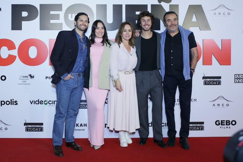 Alejandro Serralde, Paola Zurita, Teresa Arellano, Juanpa Zurita, Fernando Martínez Zurita.