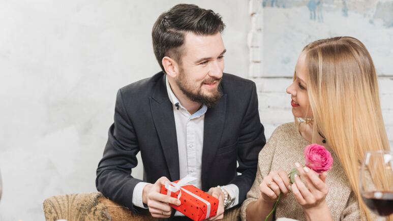 5 regalos románticos para sorprender a tu pareja en Navidad