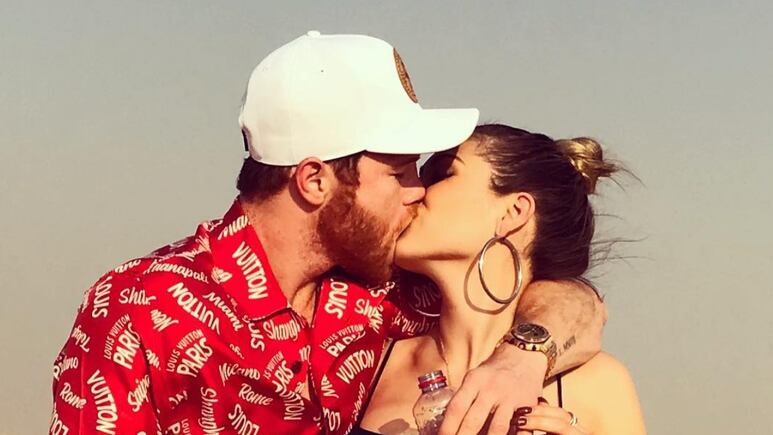 Canelo Álvarez y Fernanda Gómez presumen cuerpazo en luna de miel: FOTO