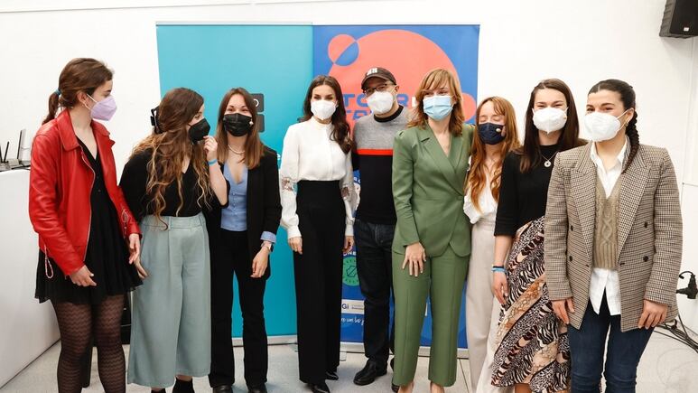 Reina Letizia baila al ritmo del reggaetón de J Balvin en evento público (VIDEO)