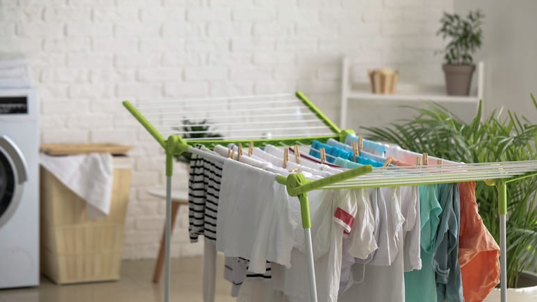 Consejos para secar la ropa dentro de casa en días húmedos