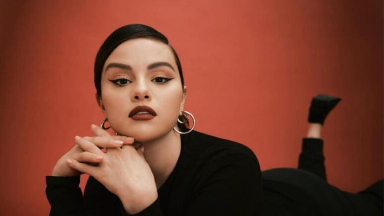 Selena Gomez da positivo a coronavirus y cancela presentaciones