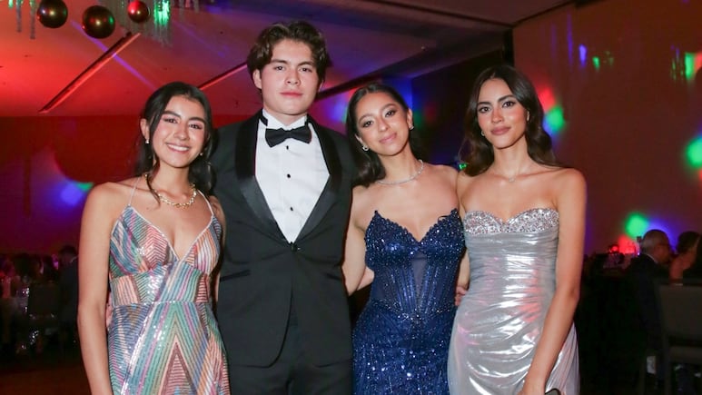 Alumnos del colegio Cumbres Lomas celebran su graduación hacia el futuro