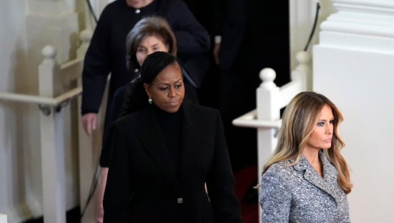 Michel Obama vestino negro junto a Melania Trump