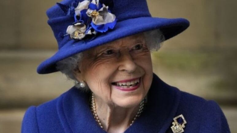 Aseguran que la reina Isabel ya no puede moverse con facilidad