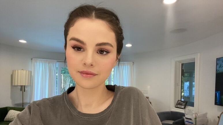 A Selena Gomez le tiene sin cuidado que su amiga Simi Khadra salga con The Weeknd