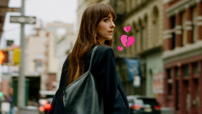 Dakota Johnson sola tras romper con Chris Martin