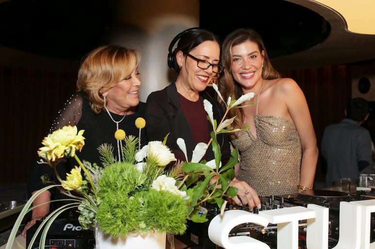Silvia Pasquel, Michelle Salas y Stephanie Salas.