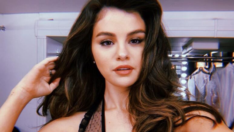 Friendship Goals! Selena Gomez diseña colección de trajes de baño con su mejor amiga (FOTOS)