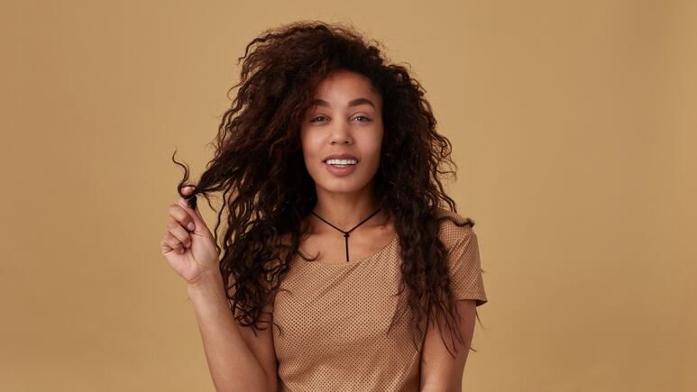 3 ingredientes de cocina para peinar el cabello rizado y definir los chinos