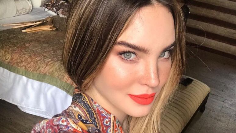 Belinda presume balayage ‘hilos dorados’, el rubio que rejuvenece la cara a los 30