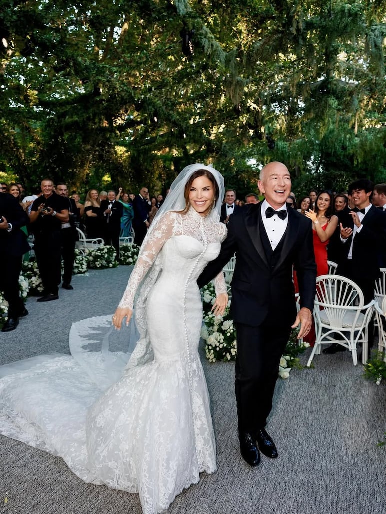 Jeff Bezos y Lauren Sánchez frente al altar en Venecia