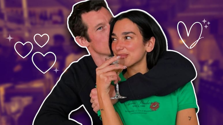 Dua Lipa y Callum Turner sonrientes