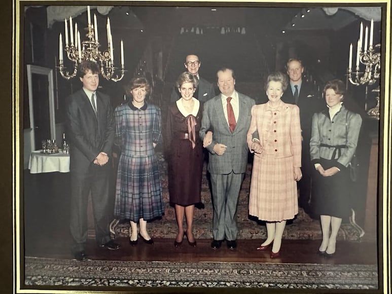 Charles Spencer conmueve con una foto inédita de Lady Di en su cumpleaños 64