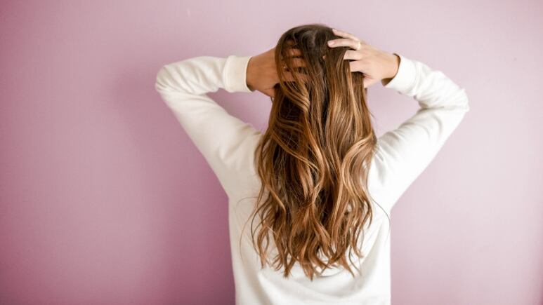 DIY: Haz tu propia agua de cebolla morada para acelerar el crecimiento del cabello