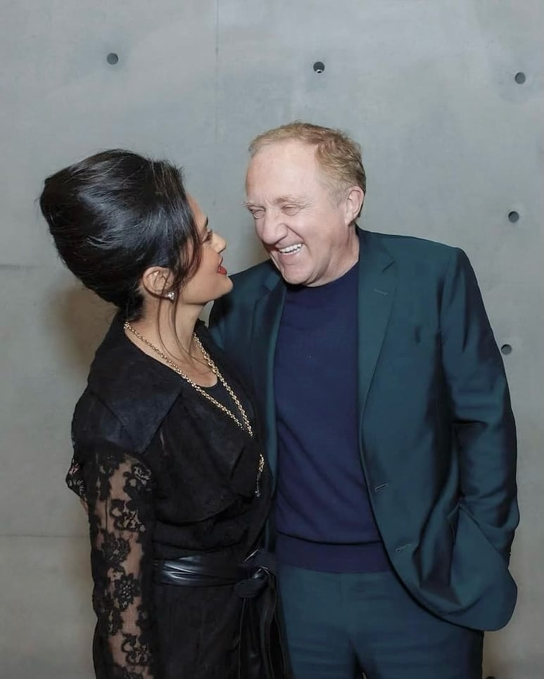 Salma Hayek junto a su esposo