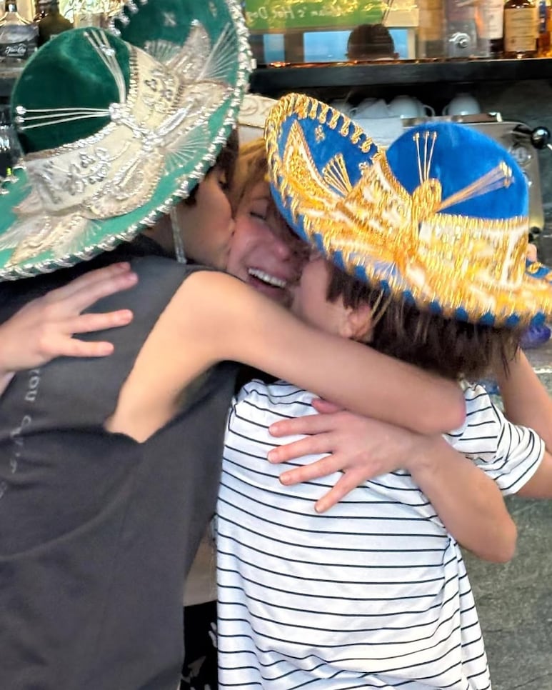 shakira con sus hijos