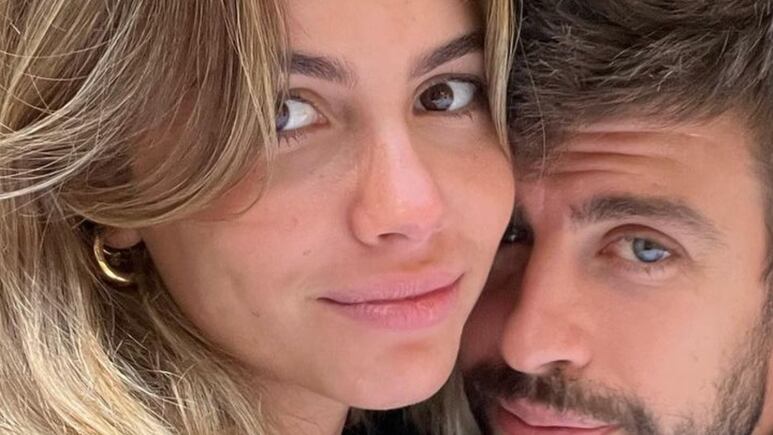 Clara Chía Martí responde con gesto a las insinuaciones de que Piqué sigue buscando a Shakira