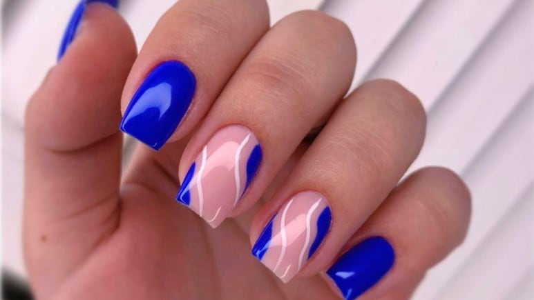 Uñas cortas de moda: 4 diseños de manicure azul que te harán lucir manos elegantes y jóvenes