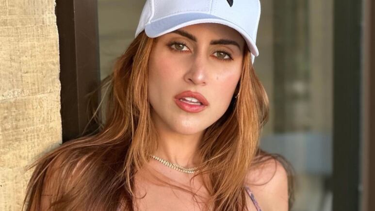 Sofía Rivera Torres modela micro bikini que regala cintura de avispa y vientre plano