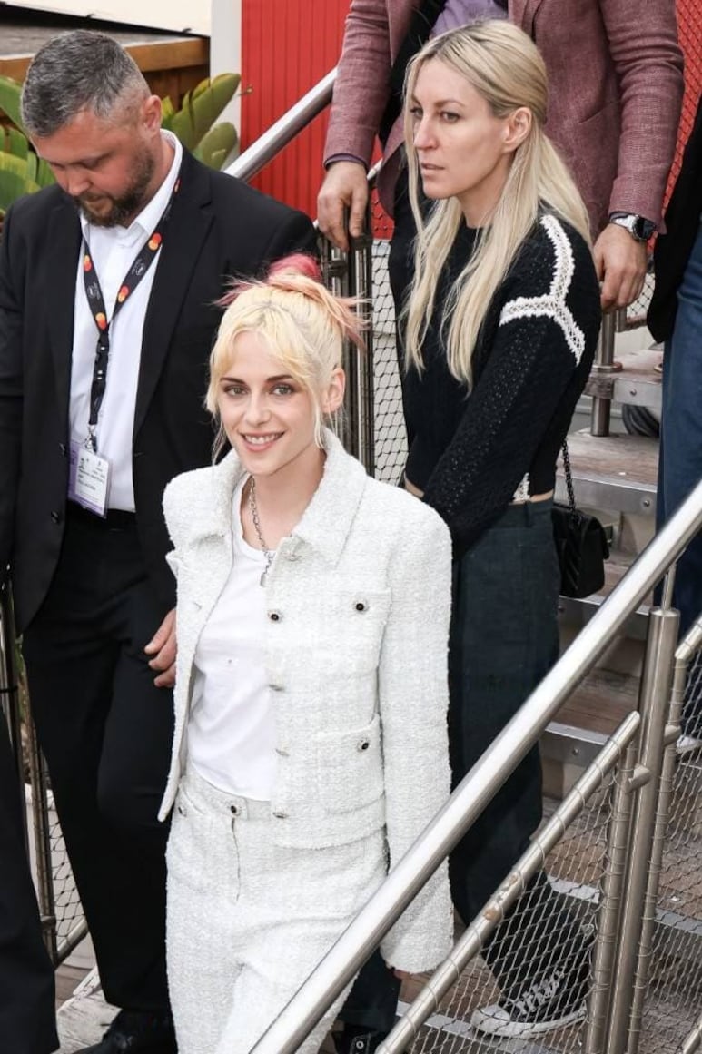 Kristen Stewart con su esposa Dylan Meyer