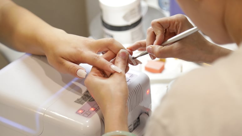 ¿Cuánto gana una manicurista en México?
