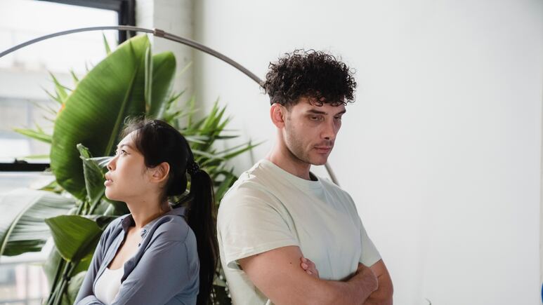 ¿Cómo saber si a tu pareja ya NO le atraes? 4 señales que delatan que ya perdió el interés en ti