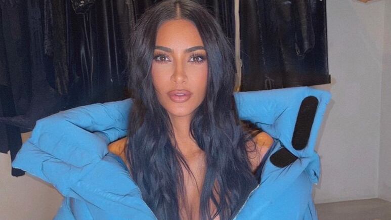 Kim Kardashian presume long bob con tinte rubio y cejas decoloradas que serán tendencia en otoño