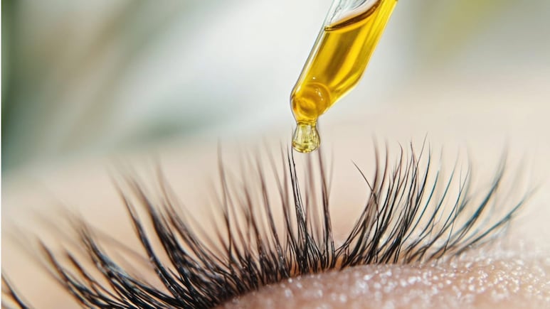 Prepara este sérum casero y luce pestañas largas y abundantes