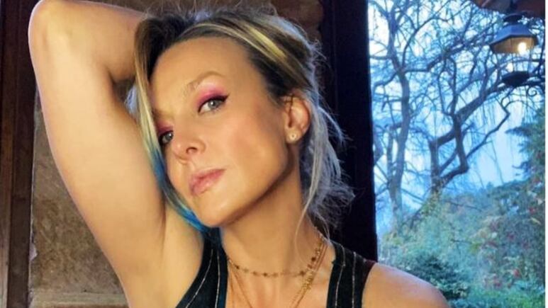 Fey nos enseña a usar el bikini que regala cintura de avispa y abdomen plano después de los 40