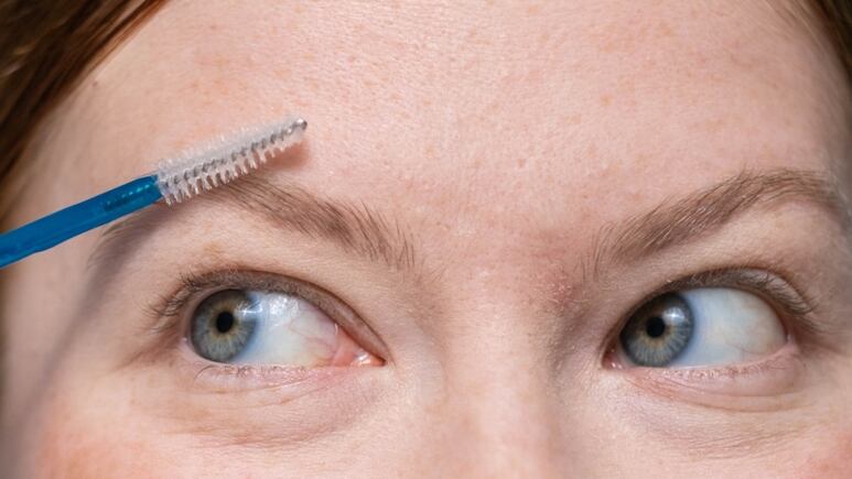 Remedio casero: Truco fácil para que tus cejas crezcan abundantemente y rápido