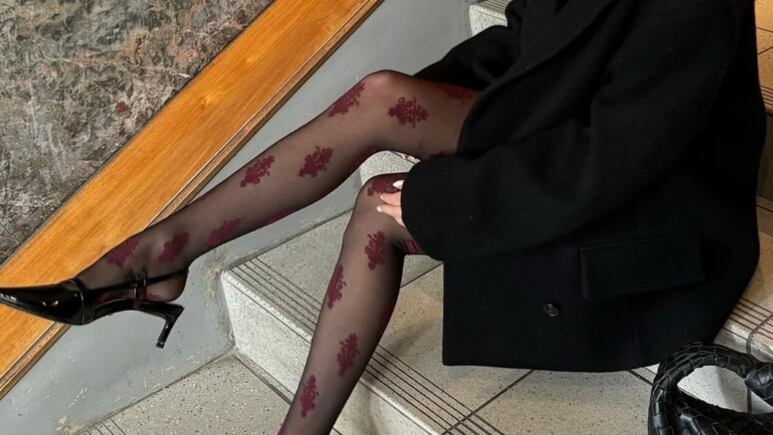 ¡Hello medias estampadas! Así debes usar esta tendencia en 2024
