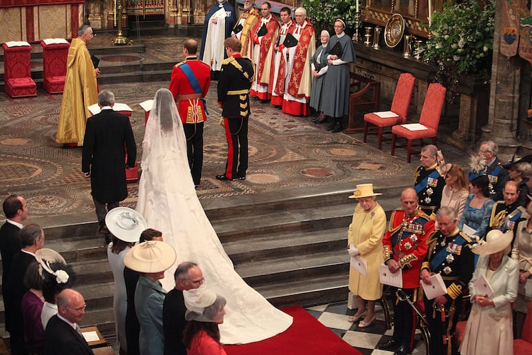 Colores que usó Isabel II en distintas bodas reales