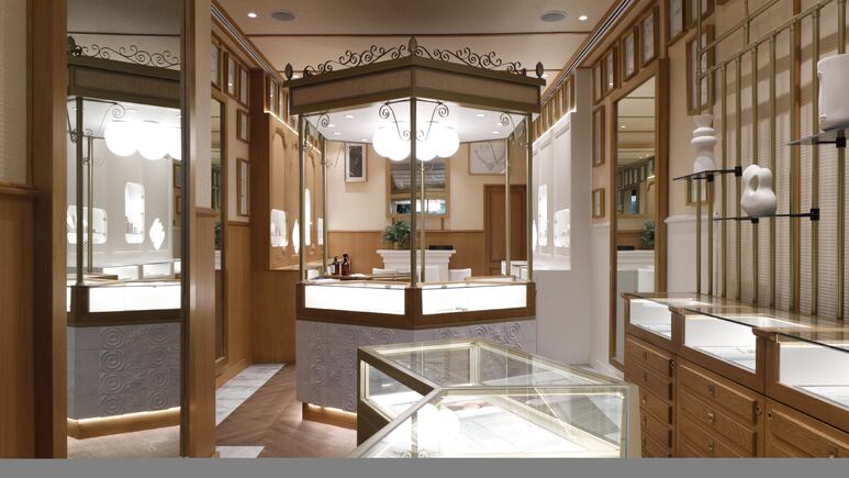 Se inaugura en Artz Pedregal 'Aristocrazy', marca de joyería del creativo español Juan Suárez