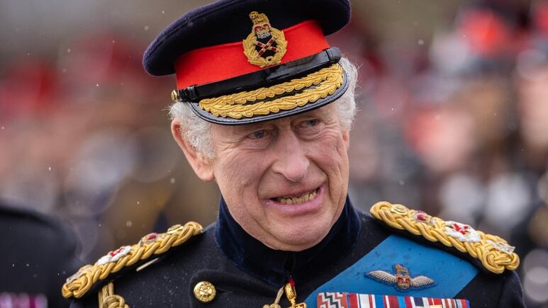 Carlos III expresa lo orgulloso que está de Harry tras aceptar invitación a la coronación