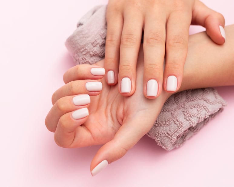 diseño de uñas blancas