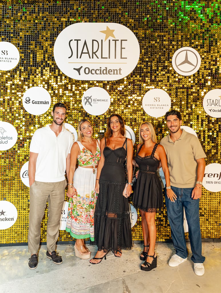 Sergio
Rico, Alba
y Macarena Silva
con Marta
Marchena
y Carlos
Soler