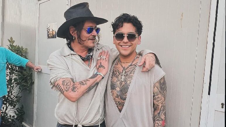 Christian Nodal convive con Johnny Depp y sus fotos causan furor
