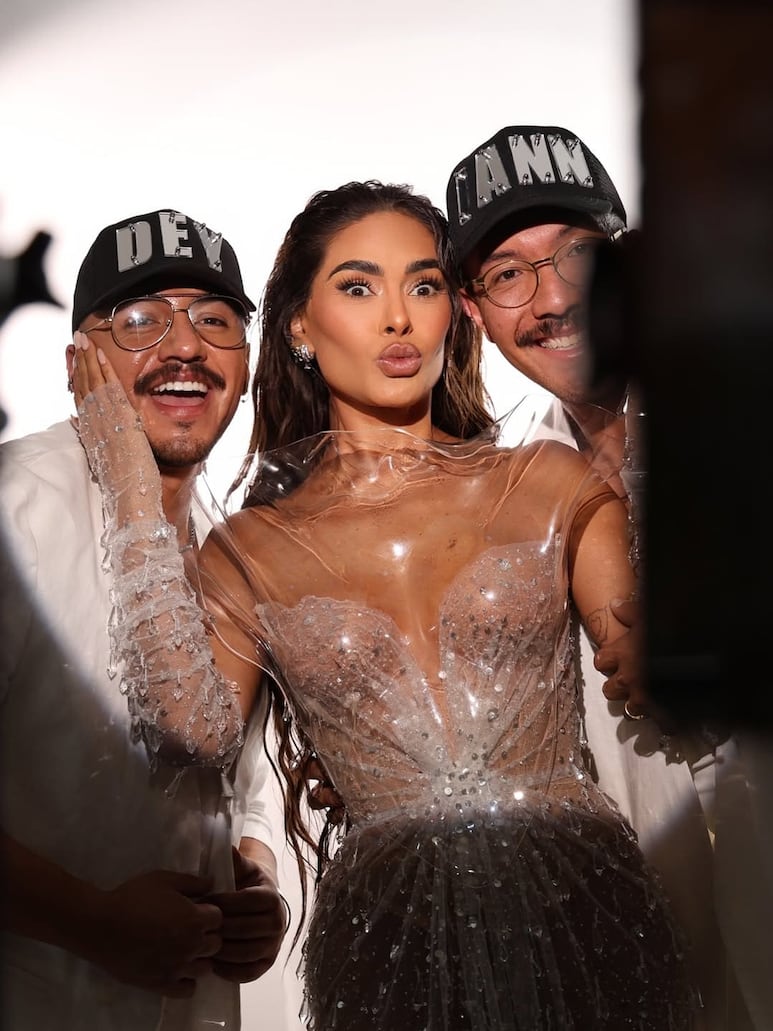 Galilea Montijo impacta en LCDLFM3 con vestido blanco de IANN DEY