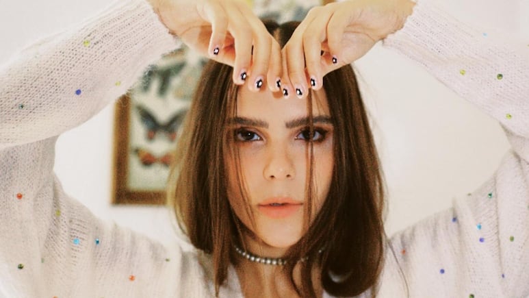 Yuya usa el fleco degrafilado, el favorito del otoño para rejuvenecer la cara y levantar la mirada