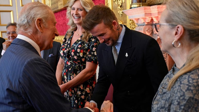 David Beckham bromea con el Rey Carlos III antes de convertirse en caballero