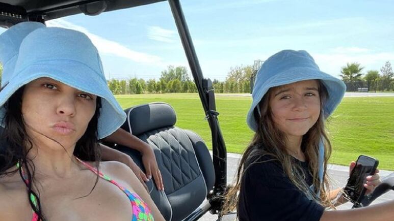 Con tan sólo 9 años, la hija de Kourtney Kardashian se tiñe el cabello de rojo: FOTO
