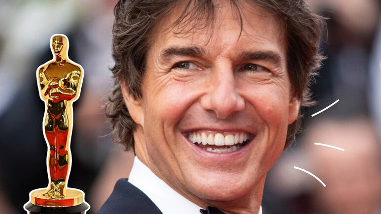 Tom Cruise sonriente en una alfombra roja