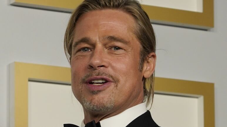 Brad Pitt reaparece con el mismo look de 'Leyendas de Pasión' y roba suspiros: FOTO