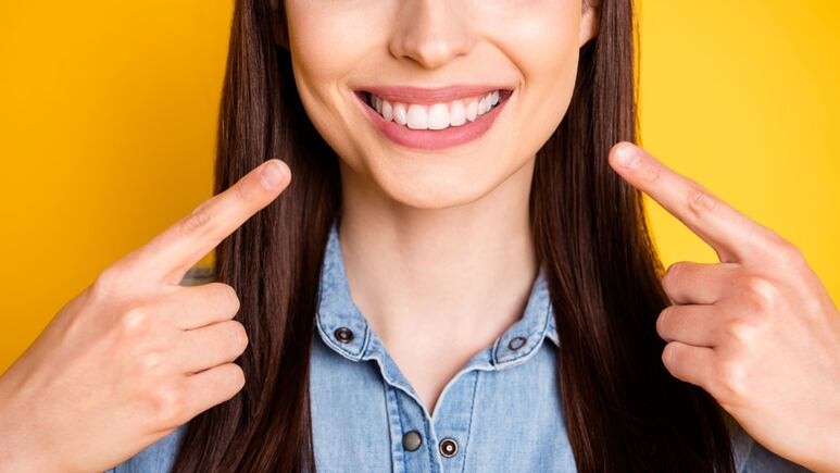 ¿Cómo blanquear los dientes amarillos al INSTANTE con ingredientes de cocina?