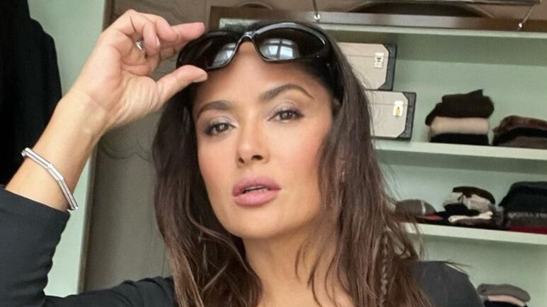 Salma Hayek y su remedio casero para tener piel de porcelana después de los 50