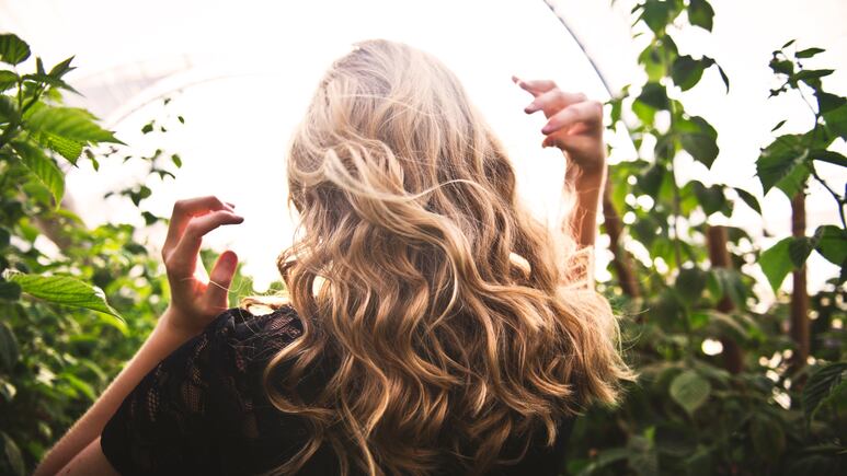 Ondula tu cabello SIN calor: 3 formas para lograrlo