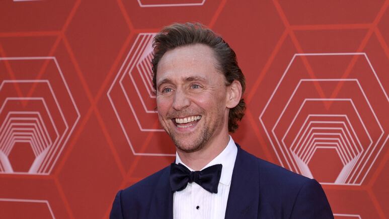 Tom Hiddleston: ¿Quién es la novia del guapo actor de Marvel? (FOTOS)