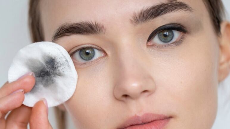 Cómo usar el aceite de oliva para remover el maquillaje waterproof de forma fácil